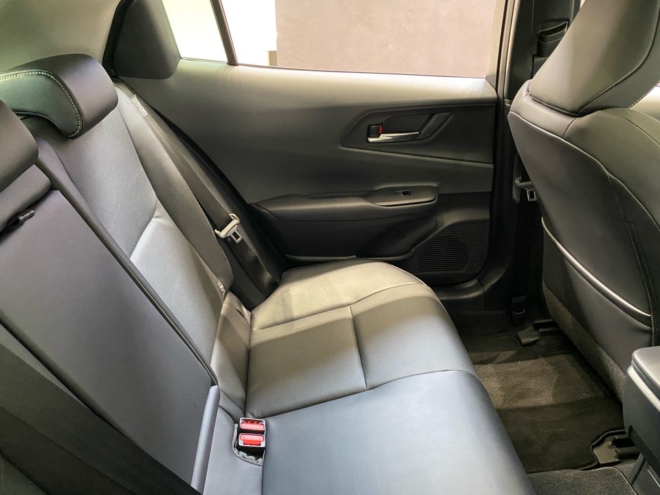 新型プリウス（2017年）【トヨタ】の後部座席