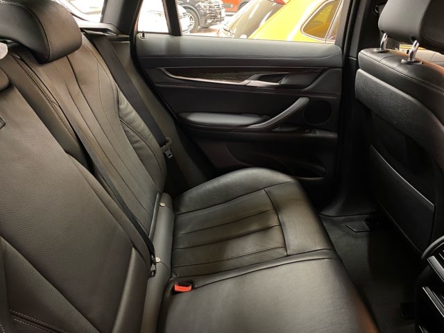 X6（2018年）（F16）【BMW】の後部座席