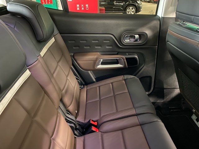 C5エアクロス SUV（2020年）【シトロエン】の後部座席