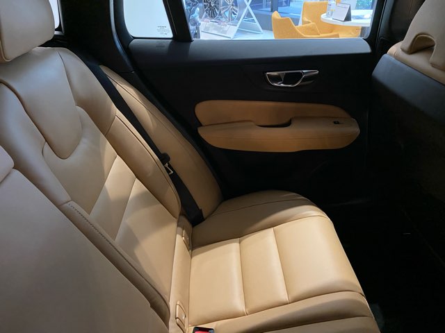 V60（2021）の後部座席 角度25°