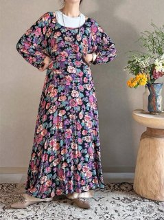 <img class='new_mark_img1' src='https://img.shop-pro.jp/img/new/icons14.gif' style='border:none;display:inline;margin:0px;padding:0px;width:auto;' />vintage flower crepe long dress
