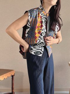 <img class='new_mark_img1' src='https://img.shop-pro.jp/img/new/icons16.gif' style='border:none;display:inline;margin:0px;padding:0px;width:auto;' />Newment vintage tuck neck blouse No.31