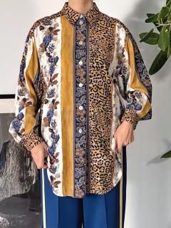 <img class='new_mark_img1' src='https://img.shop-pro.jp/img/new/icons14.gif' style='border:none;display:inline;margin:0px;padding:0px;width:auto;' />vintage blouse 