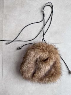 <img class='new_mark_img1' src='https://img.shop-pro.jp/img/new/icons14.gif' style='border:none;display:inline;margin:0px;padding:0px;width:auto;' />fur shoulder bag