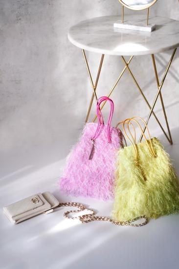 限定品　超美品charmantsac シャルマントサック　フリンジ巾着 ピンク 秋まで使える大人ピンクの「フリンジバッグ」でベーシック服を