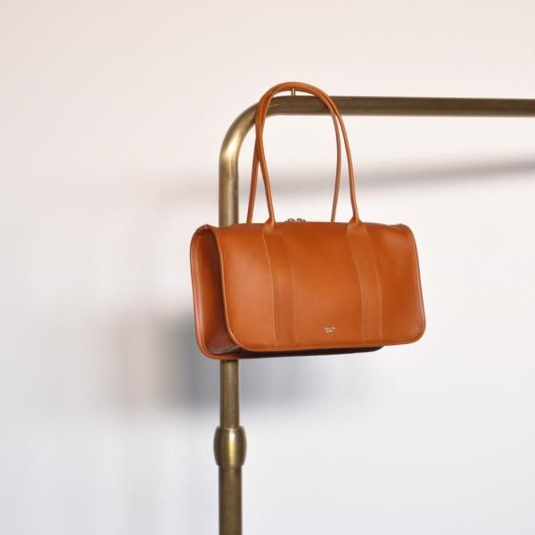 OILED SMOOTH LEATHER PIPING BOSTON