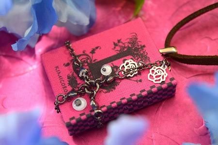 君衣 ハートの女王陛下による法律書 魔法書ペンダント 子猫堂