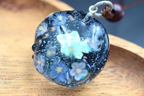 Glass工房ココロイロ 金魚と水中花 ガラスネックレスb 品番172 子猫堂