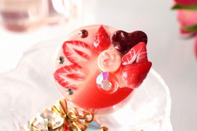 【a-Design】「苺のショートケーキーredー」ブローチ（品番323）