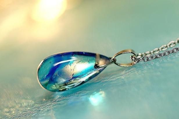 La forme】「天使のBlue tear」ガラスネックレス(作品ID:3329 La forme】「天使のBlue tear」ガラスネックレス(作品ID:3329
