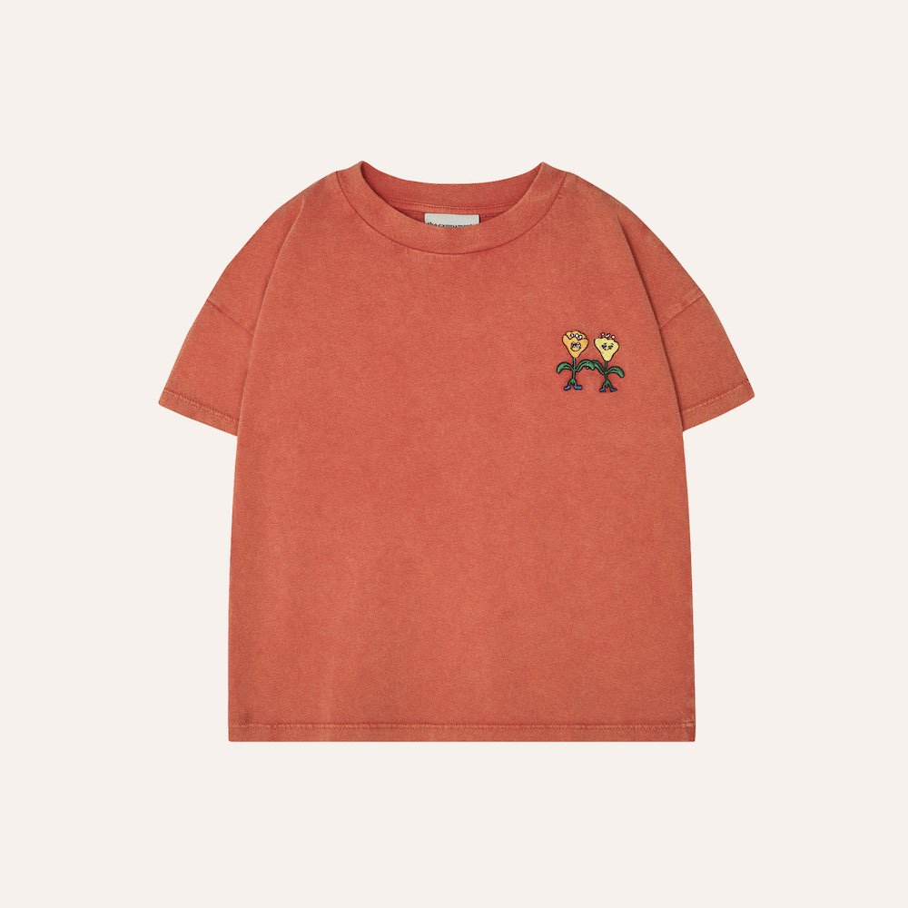 <img class='new_mark_img1' src='https://img.shop-pro.jp/img/new/icons10.gif' style='border:none;display:inline;margin:0px;padding:0px;width:auto;' />the campamento Flowers Embroidery Kids Tshirtの商品画像