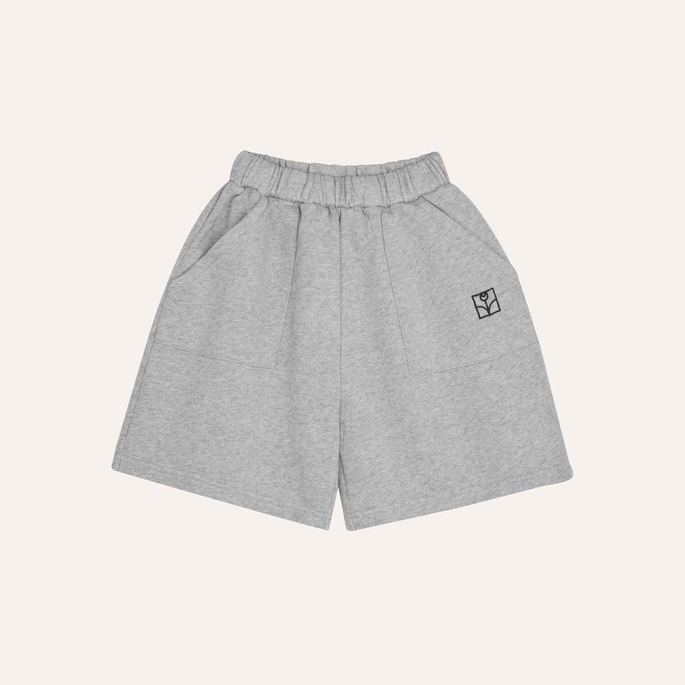 <img class='new_mark_img1' src='https://img.shop-pro.jp/img/new/icons10.gif' style='border:none;display:inline;margin:0px;padding:0px;width:auto;' />the campamento Grey Kids Shortsの商品画像