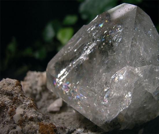 特選品】原石（ハーキマーダイヤモンド母岩付き11）虹入