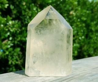 ラウンドブリリアンカット（レインボー水晶7）- パワーストーン