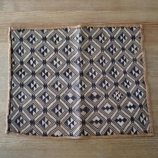 クバ布、草ビロード（アフリカ）ビンテージ クバ布草ビロードアフリカヴィンテージ