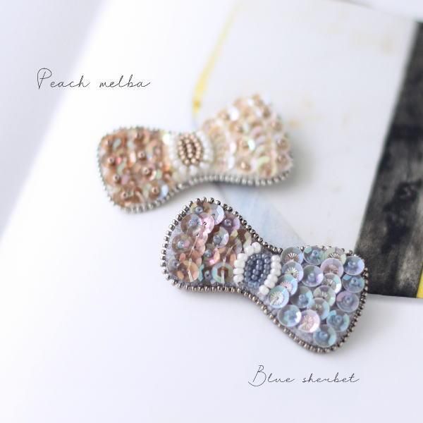 ビーズとスパンコール刺繍のRIBONブローチ（2色）