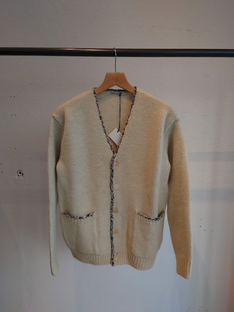<img class='new_mark_img1' src='https://img.shop-pro.jp/img/new/icons8.gif' style='border:none;display:inline;margin:0px;padding:0px;width:auto;' />AURALEE  SILK WOOL CAMEL MIX KNIT CARDIGAN
