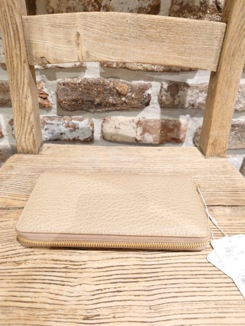 <img class='new_mark_img1' src='https://img.shop-pro.jp/img/new/icons8.gif' style='border:none;display:inline;margin:0px;padding:0px;width:auto;' />MAISON MARGIELA  WALLET ZIP AROUND CONTINENTAL
