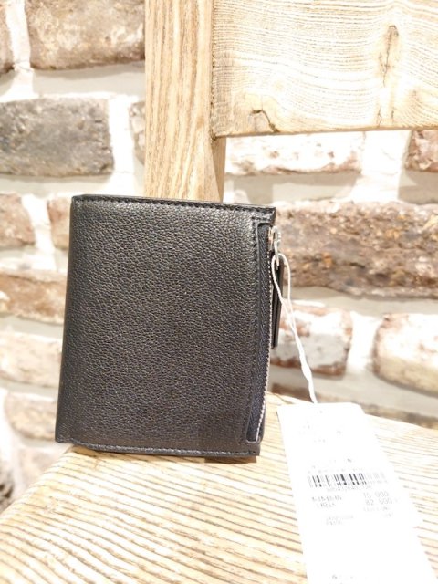 <img class='new_mark_img1' src='https://img.shop-pro.jp/img/new/icons8.gif' style='border:none;display:inline;margin:0px;padding:0px;width:auto;' />MAISON MARGIELA  WALLET FLIP FLAP SMALL
