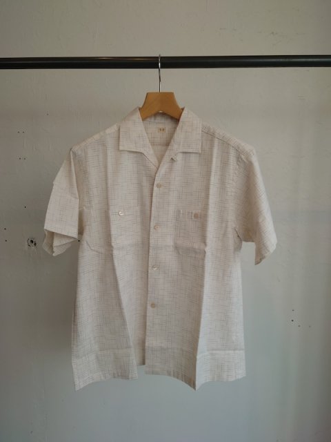 <img class='new_mark_img1' src='https://img.shop-pro.jp/img/new/icons8.gif' style='border:none;display:inline;margin:0px;padding:0px;width:auto;' />T.T Lot.112 Sir Guy Shirt