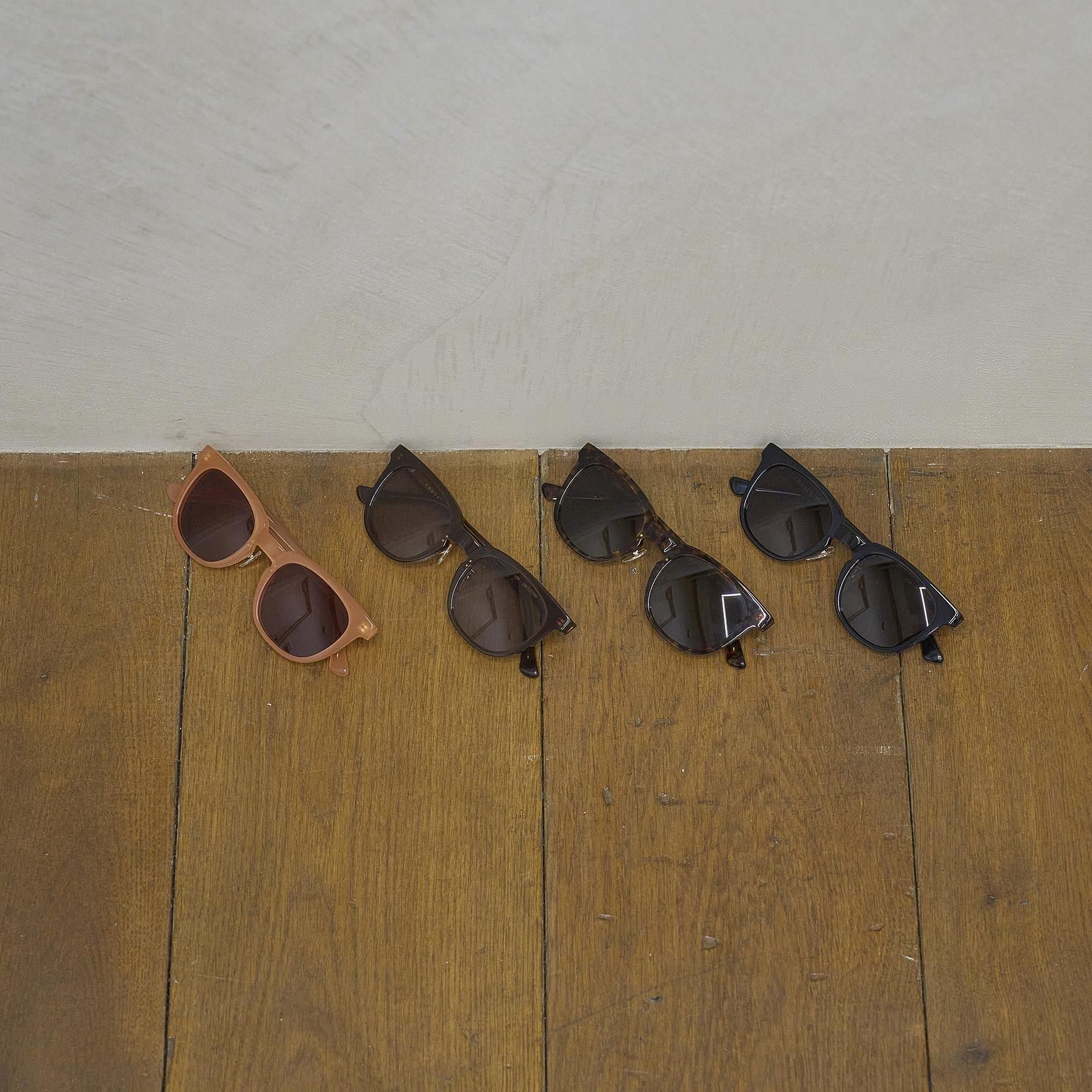 <img class='new_mark_img1' src='https://img.shop-pro.jp/img/new/icons8.gif' style='border:none;display:inline;margin:0px;padding:0px;width:auto;' />UNUSED  ayame Sunglass