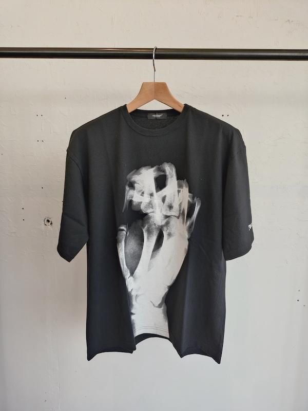 <img class='new_mark_img1' src='https://img.shop-pro.jp/img/new/icons8.gif' style='border:none;display:inline;margin:0px;padding:0px;width:auto;' />UNDERCOVER  TEE PRINT FAUST