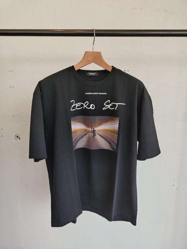 <img class='new_mark_img1' src='https://img.shop-pro.jp/img/new/icons8.gif' style='border:none;display:inline;margin:0px;padding:0px;width:auto;' />UNDERCOVER  TEE PRINT ZERO SET
