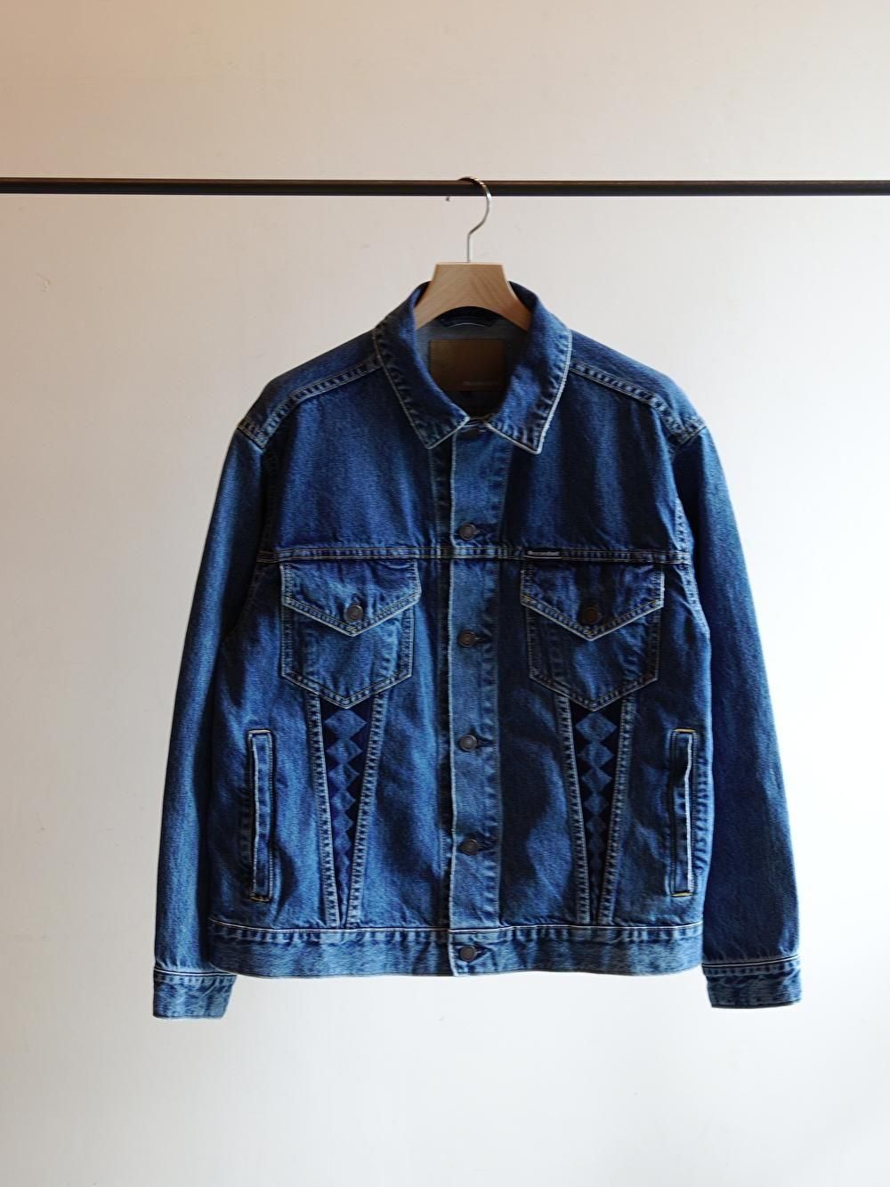 <img class='new_mark_img1' src='https://img.shop-pro.jp/img/new/icons8.gif' style='border:none;display:inline;margin:0px;padding:0px;width:auto;' />TRUCKER DENIM JACKET
