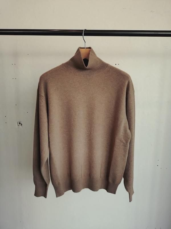 <img class='new_mark_img1' src='https://img.shop-pro.jp/img/new/icons8.gif' style='border:none;display:inline;margin:0px;padding:0px;width:auto;' />AURALEE  BABY CASHMERE KNIT TURTLE
