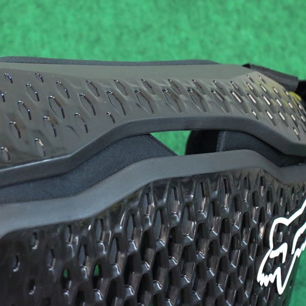 FOX R3チェストプロテクター ブラック | オフロードバイク用品店