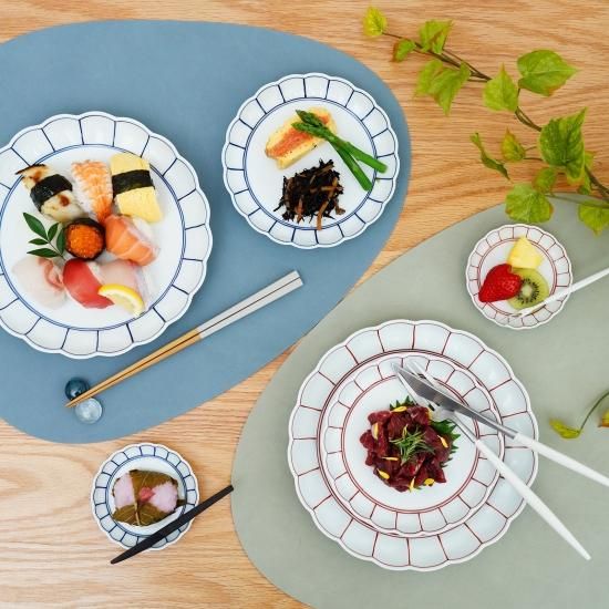 ふちどり青 菊割皿(3サイズ) - 有田焼窯元 皓洋窯 公式 ふちどり青 菊割皿(3サイズ) - 有田焼窯元 皓洋窯 公式