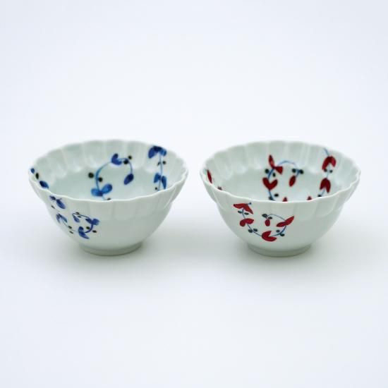 さび唐草リーフ 花型小鉢(2色) - 有田焼窯元 皓洋窯 公式 さび唐草リーフ 花型小鉢(2色) - 有田焼窯元 皓洋窯 公式