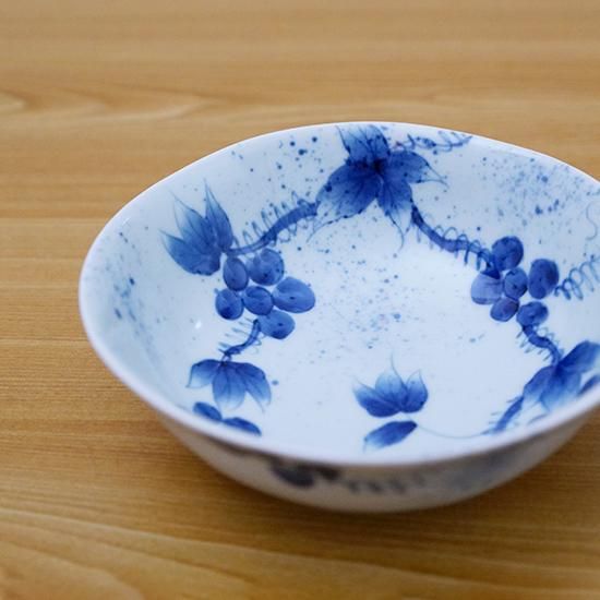 染付和ぶどう四五小鉢 - 有田焼窯元 そうた窯