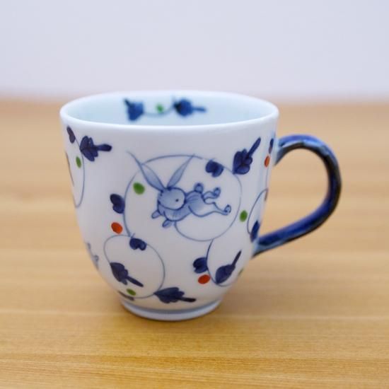 染錦唐草つなぎ兎平手マグ(小) - 有田焼窯元 そうた窯