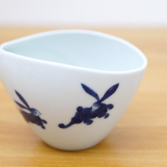染付はね兎片口注器 - 有田焼窯元 そうた窯
