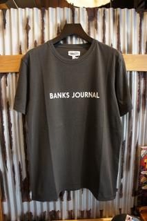 BANKS JOURNAL LABEL STAPLE TEE SHIRT (DIRTY BLACK)