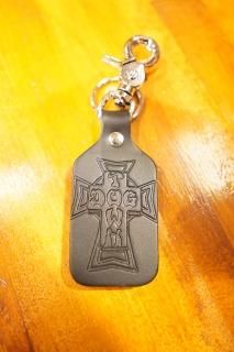 DOGTOWN Vintage Cross Leather Clip-on Keychain (Black) 