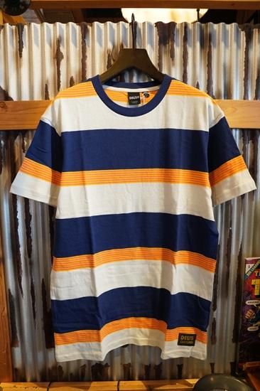 Deus Ex Machina デウスエクスマキナ 正規取扱店 静岡県御殿場市のセレクトショップ カフェ Baleno Town Clothing Store バレノタウンクロージングストア Dmp Blue Deus Ex Machina Seth Stripe Tee Dusty Blue Deus Ex Machina デウスエクスマキナ 正規取扱店 静岡県御殿場市のセレクトショップ カフェ Baleno Town Clothing Store バレノタウンクロージングストア Dmp Blue Deus Ex Machina Seth Stripe Tee Dusty Blue