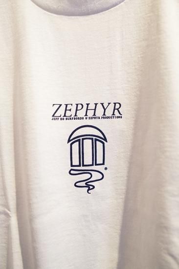 JEFF HO SURFBOARDS & ZEPHYR PRODUCTIONS ロゴ S/S Tシャツ JEFF HO SURFBOARDS & ZEPHYR PRODUCTIONS ロゴ S/S Tシャツ