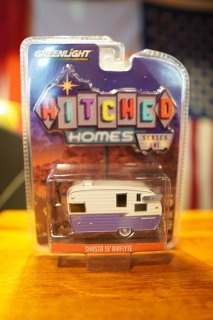 GREENLIGHT 1/64 Hitched Homes Series 1 - Shasta 15' Airflyte 