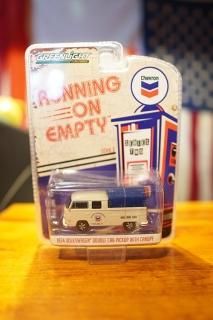 GREENLIGHT 1/64 Running on Empty Series 2 - 1974 Volkswagen Pickup