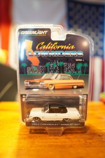 GREENLIGHT 1/64 California Lowriders Series 2 - 1963 Chevrolet Impala SS Convertible in White