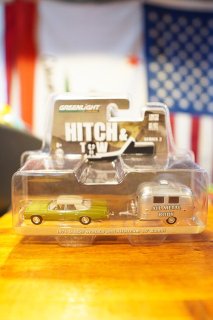 GREENLIGHT 1/64 Hitch and Tow Series 2 - 1974 Dodge Monaco and Airstream Bambi