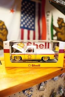 M2 Machines 1/24 Shell 1973 Chevrolet Cheyenne 10 Pickup