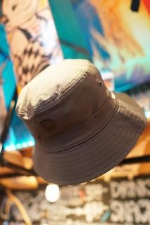 ROARK REVIVAL ROAMFREE BUCKET HAT - MID HEIGHT (DESERT GREY)