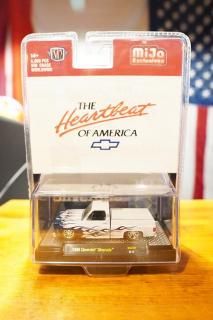 M2 Machines 1/64 Chevrolet Silverado 1980 White with Gold Flames