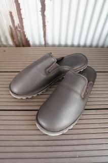VANS Mte Mountain Mule Shoe in Dark Brown