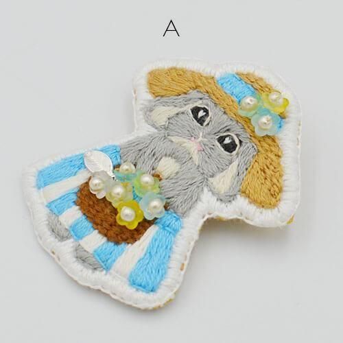 花かごを持つ麦わら帽子のうさぎさんブローチ たれ耳 3種類