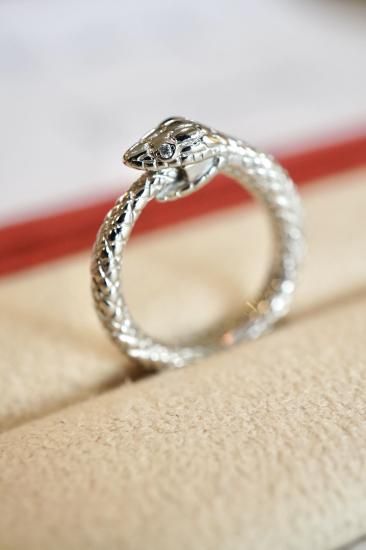 Vivienne Westwood　AVARON　リング　ウロボロス　9号　ヘビ Vivienne Westwood AVARON リング ウロボロス 9号 ヘビ - メルカリ
