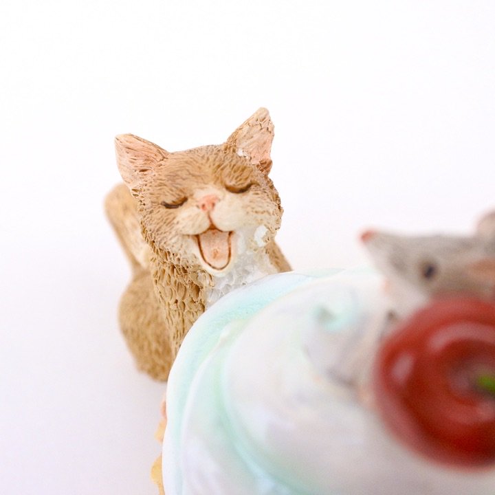 カップケーキとネコとネズミ